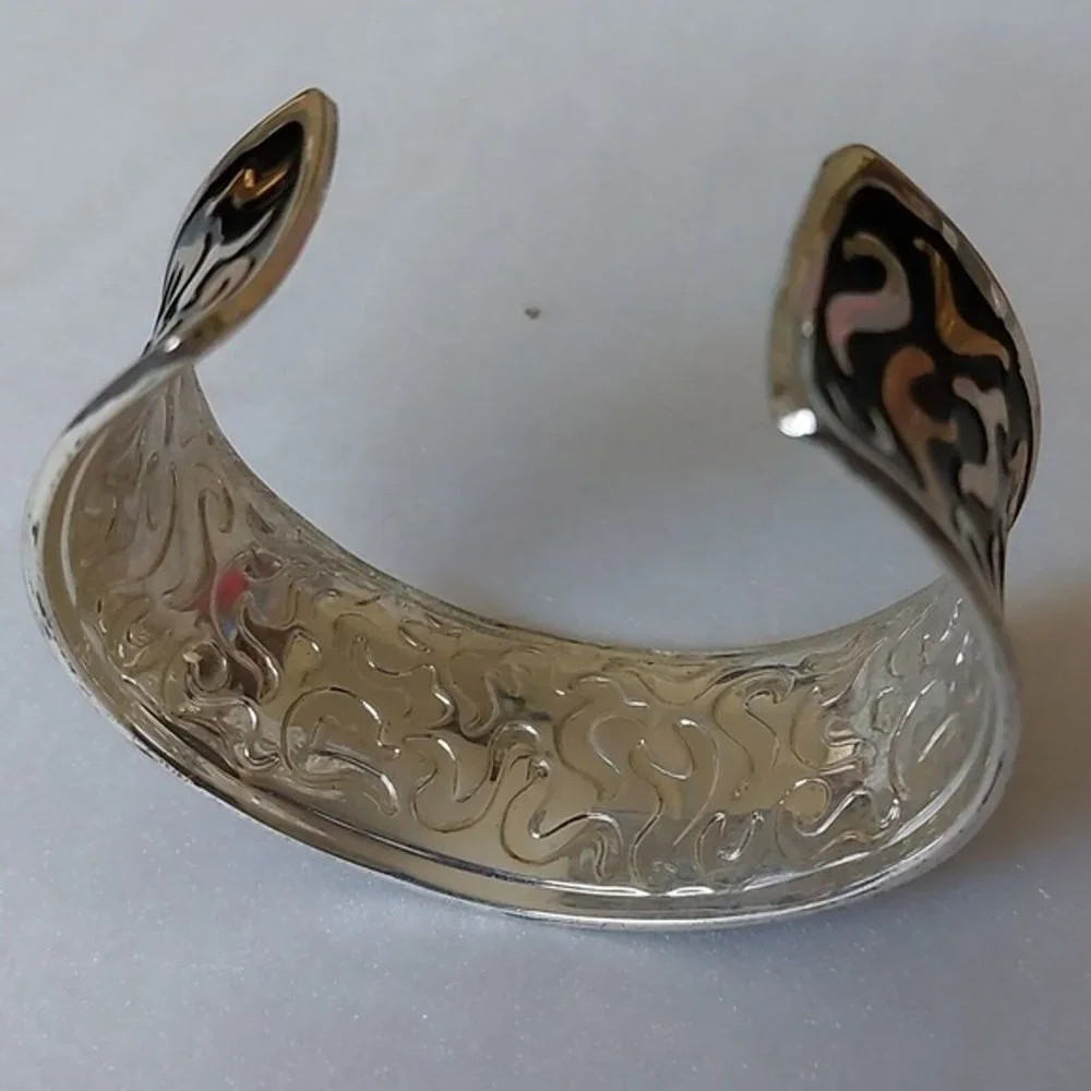 N/A contemporary silver